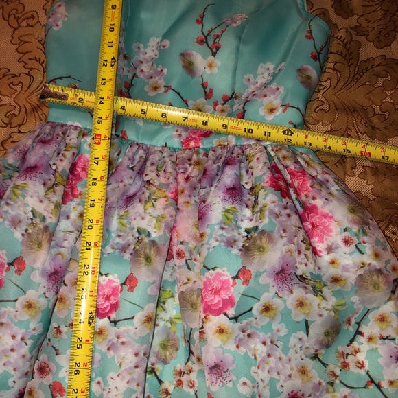 Kevin Howard Marque elegant evening dress, Size 2. - Picture 10 of 10